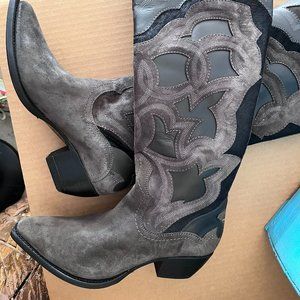 NIB FRYE HAIR CALF BLACK AND GREY SUEDE BOOTS 10
